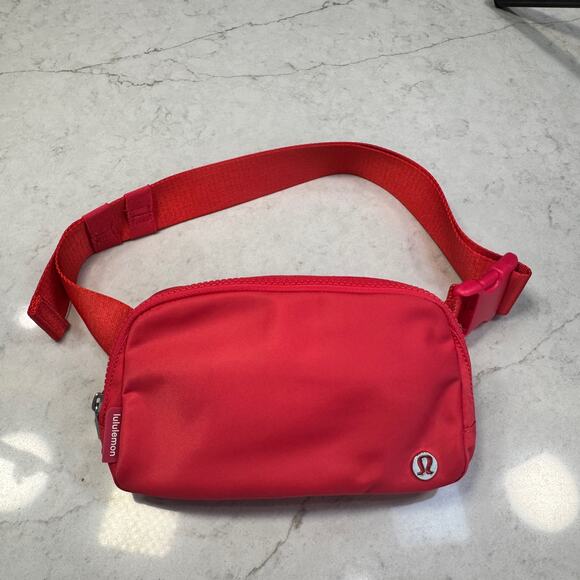 lululemon Everywhere Belt Bag Lip Gloss Pink Nylon Crossbody Y2K Sport Gorpcore - Picture 10 of 15